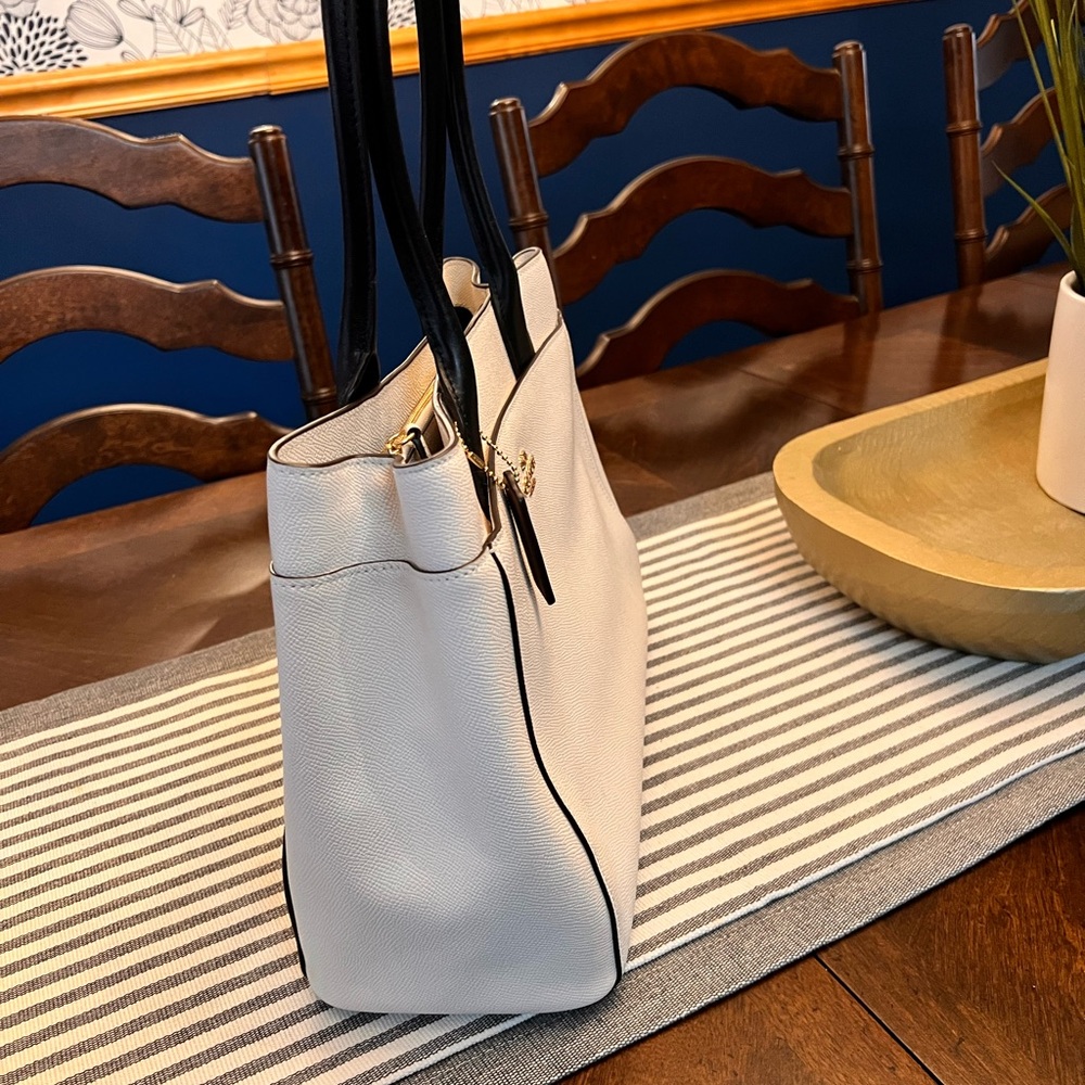 COACH Casey Tote, Chalk Color, Crossgrain Leather - Picture 11 of 12